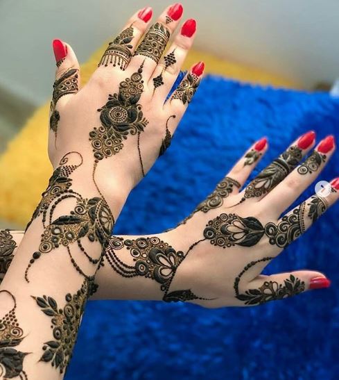 decent mehndi design