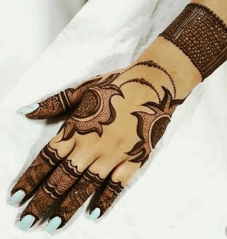 decent mehndi design