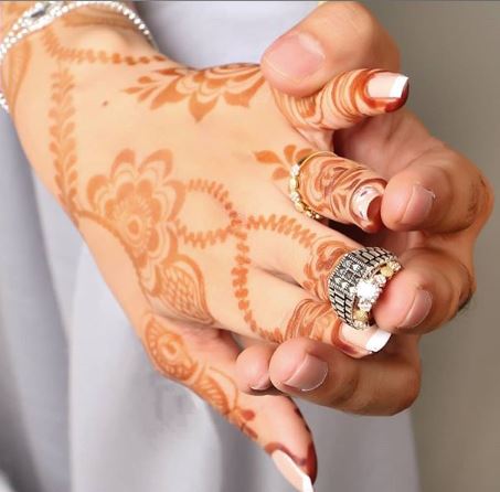 decent mehndi design