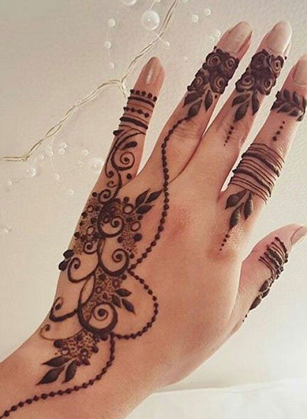 decent mehndi design