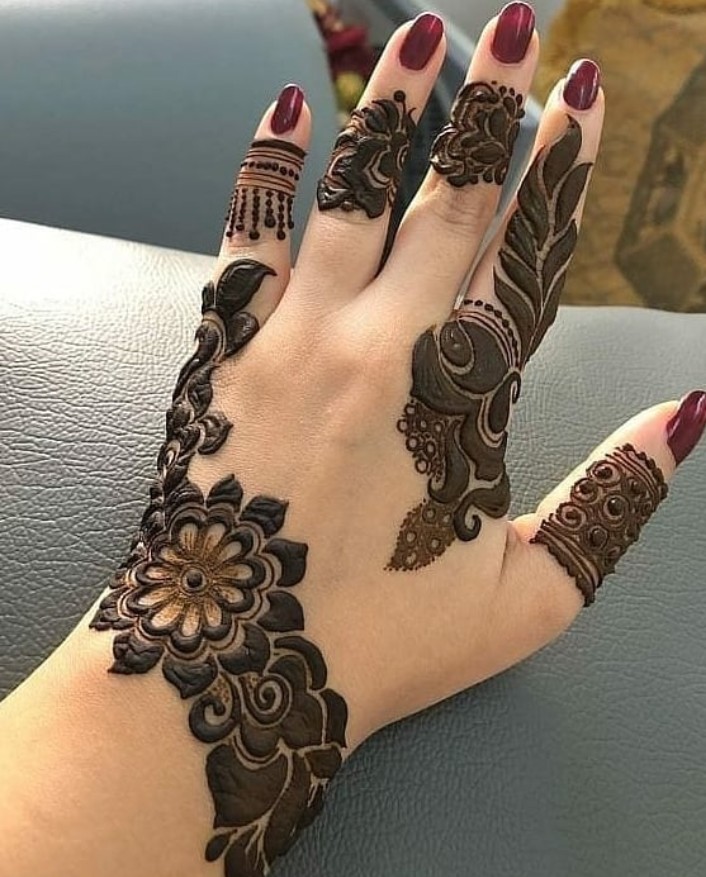 decent mehndi design