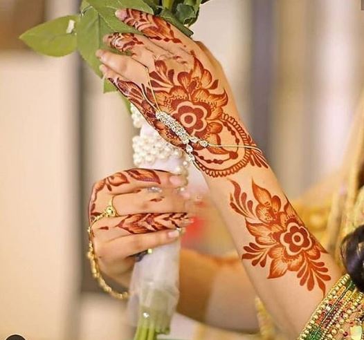 decent mehndi design