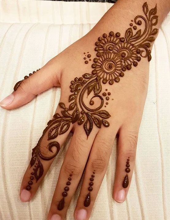 decent mehndi design