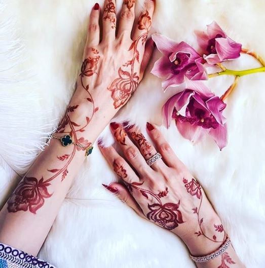 decent mehndi design