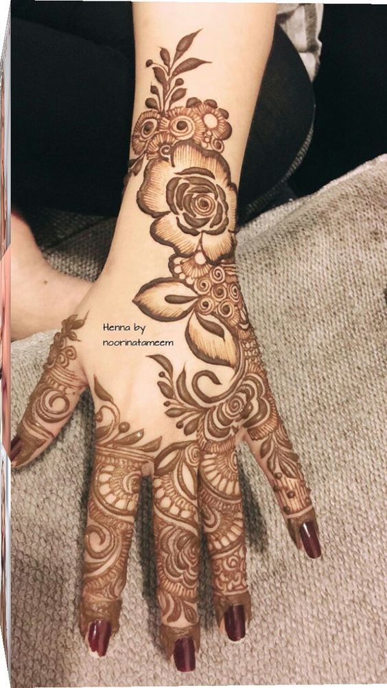 decent mehndi design