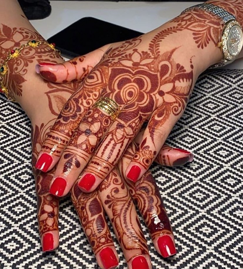 decent mehndi design