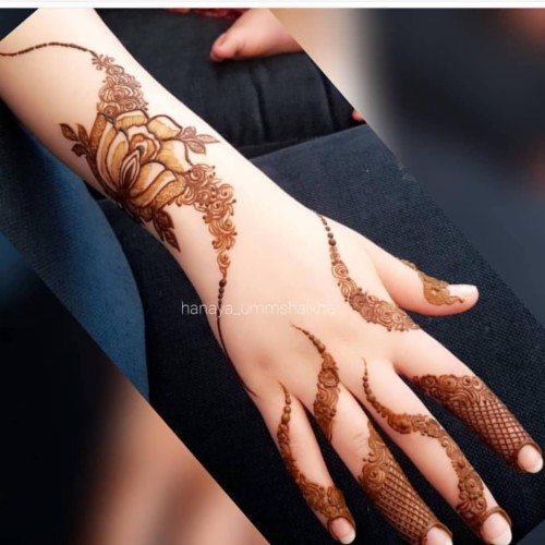 decent mehndi design