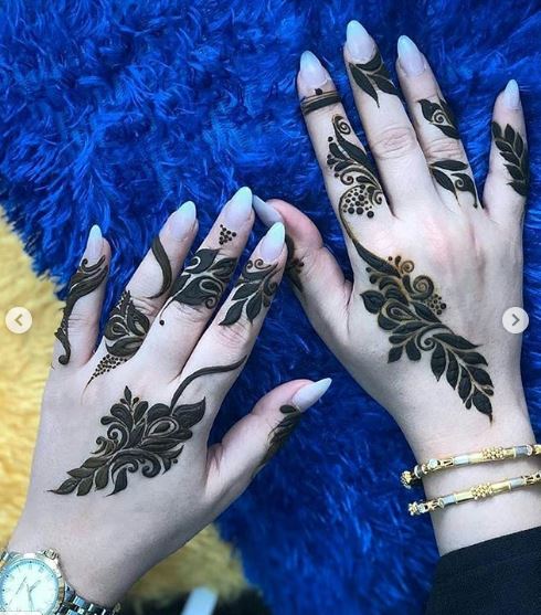 decent mehndi design