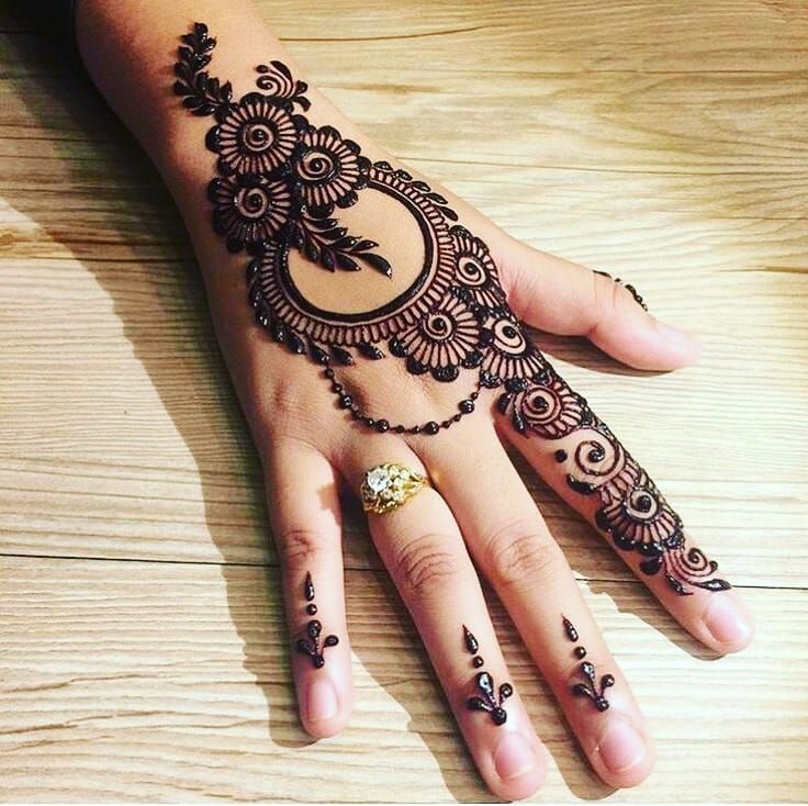 decent mehndi design