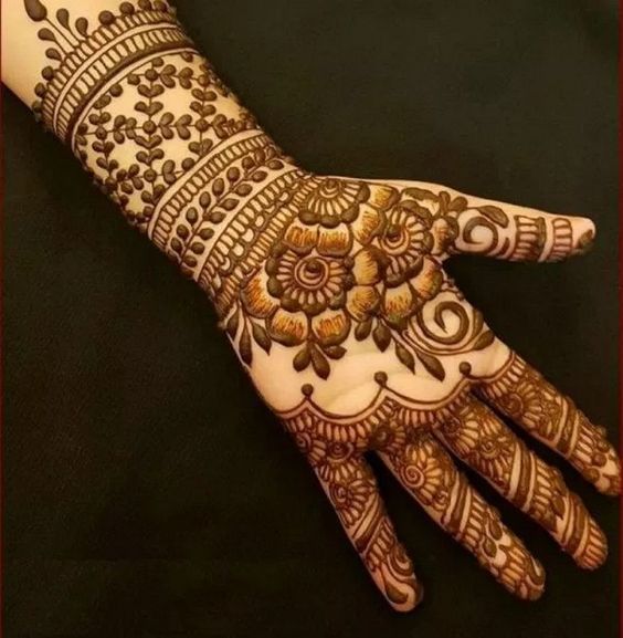 decent mehndi design