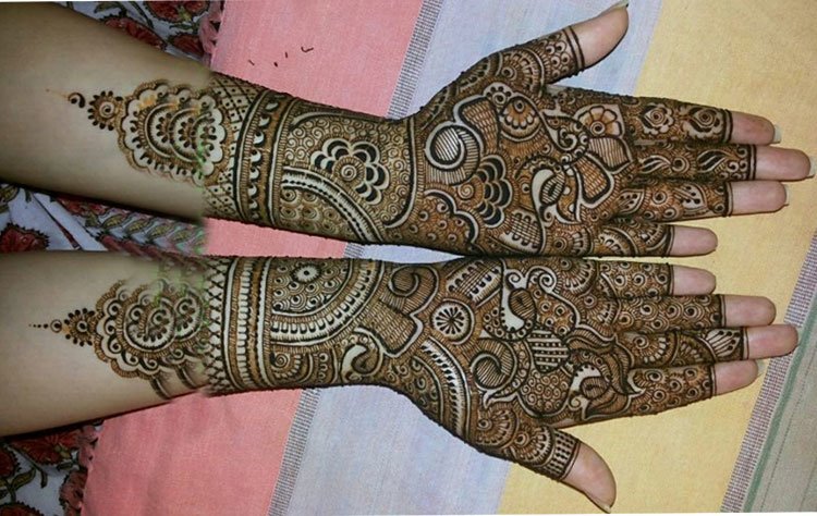 decent mehndi design