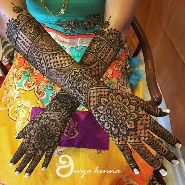 decent mehndi design