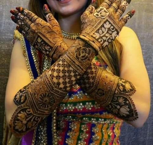 decent mehndi design