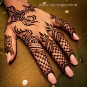 decent mehndi design