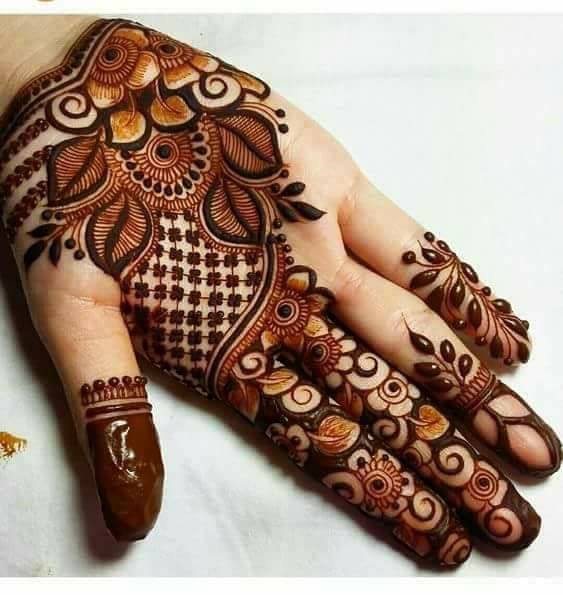 decent mehndi design