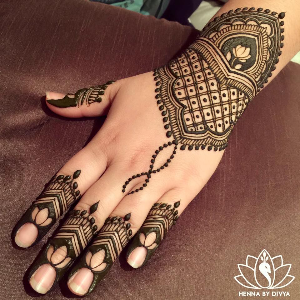 decent mehndi design