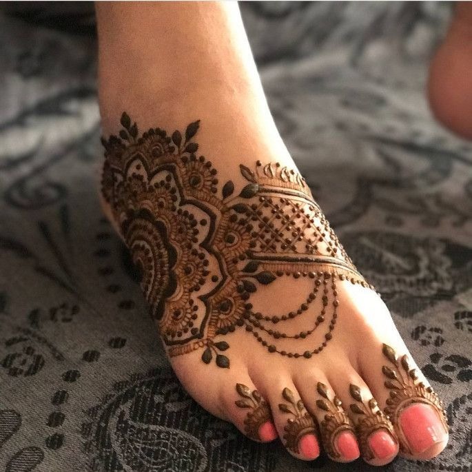 decent mehndi design