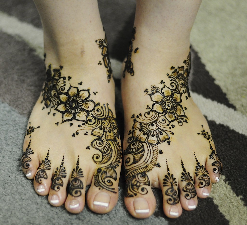 decent mehndi design