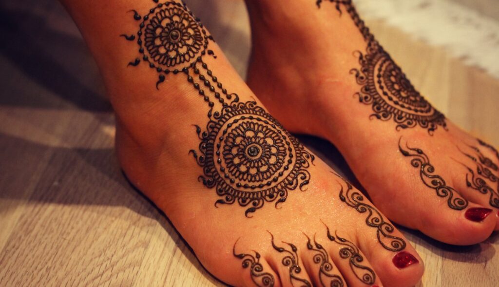 decent mehndi design