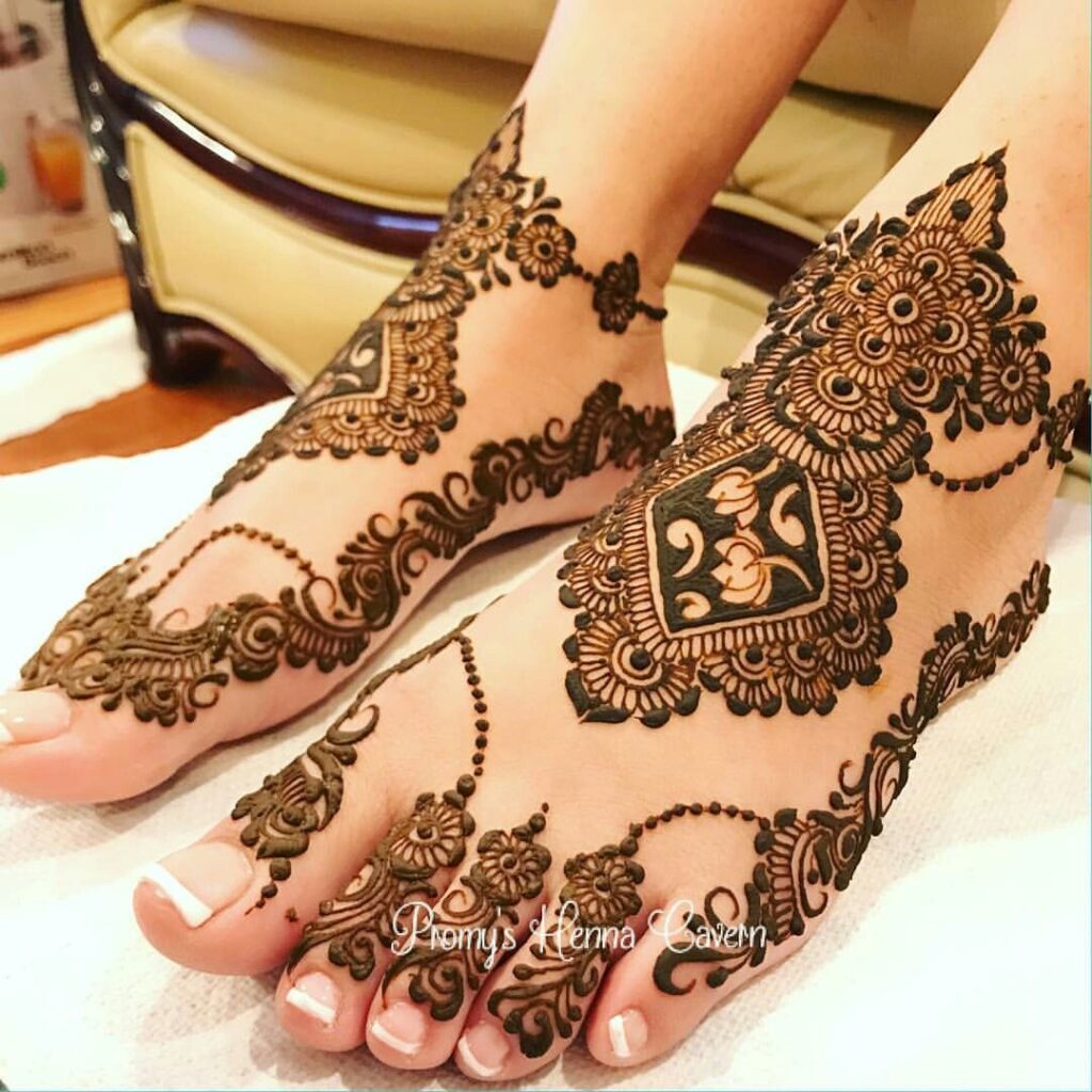 decent mehndi design