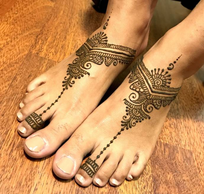 decent mehndi design