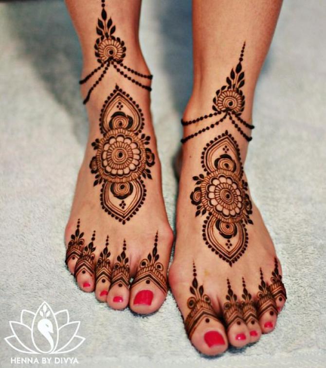 decent mehndi design