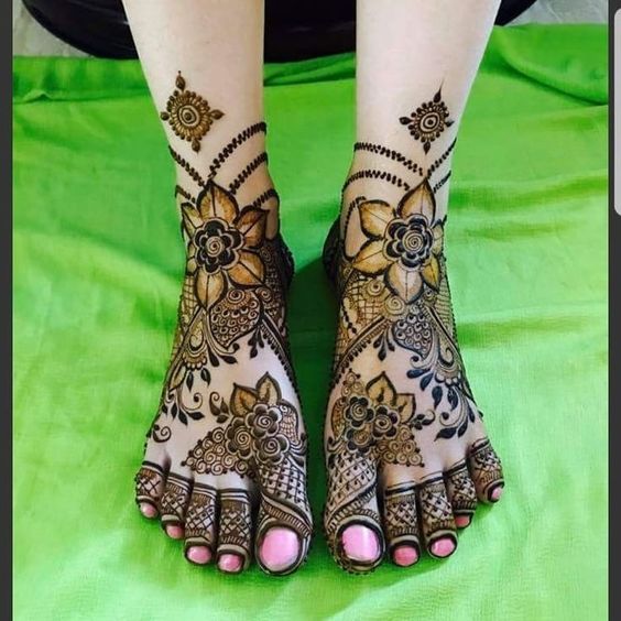 decent mehndi design