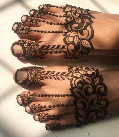 decent mehndi design