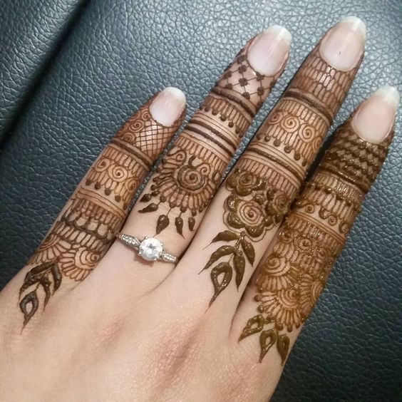 decent mehndi design