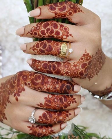 decent mehndi design