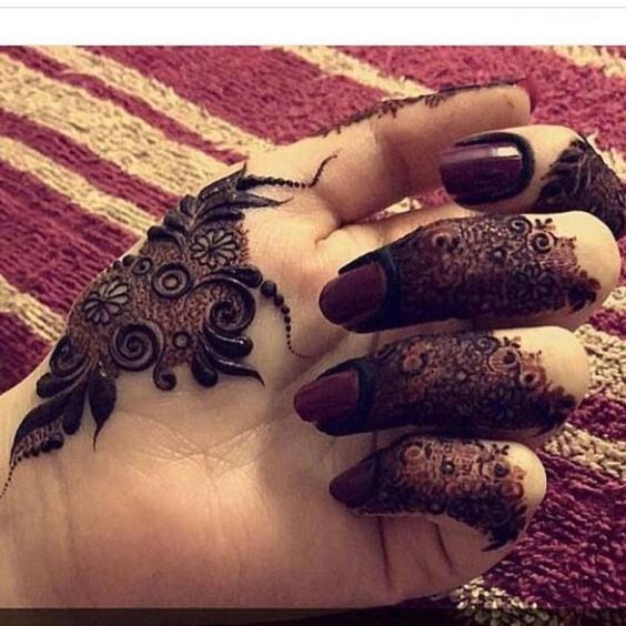 decent mehndi design