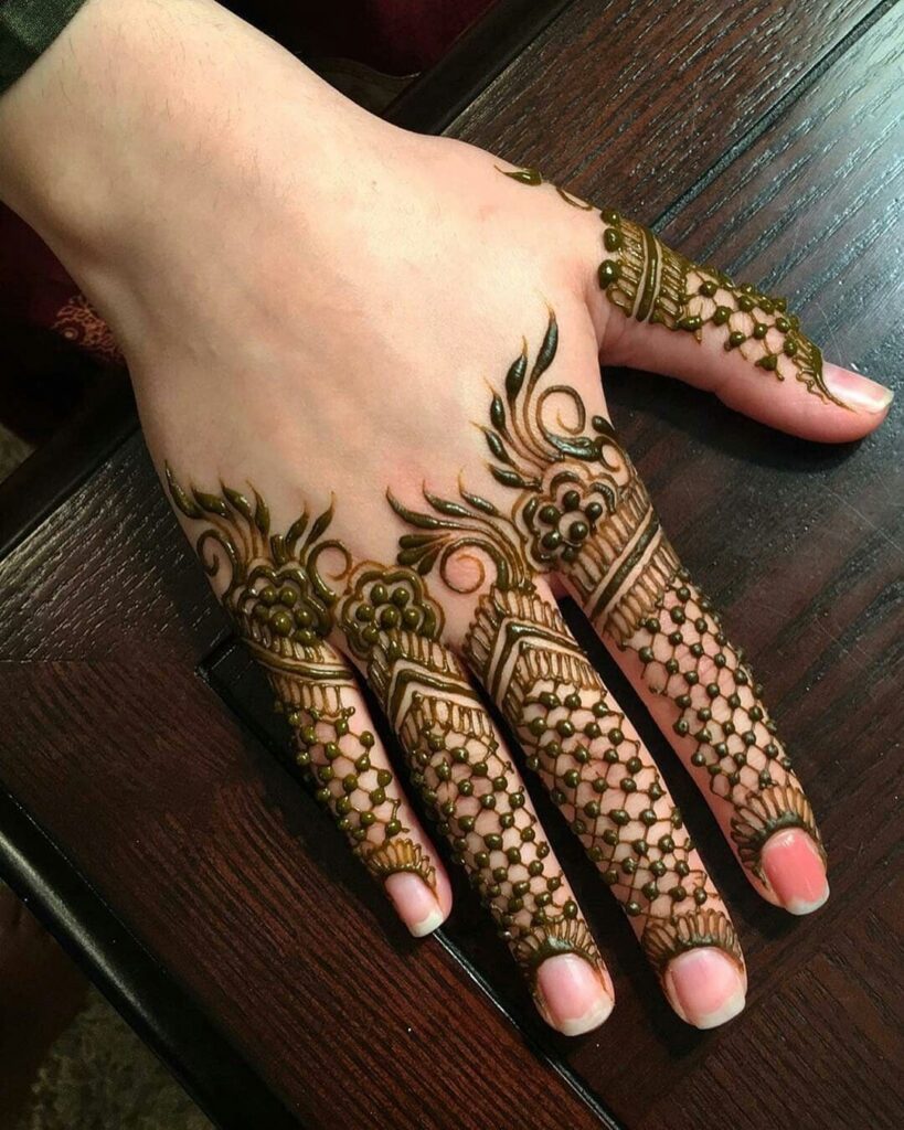 decent mehndi design