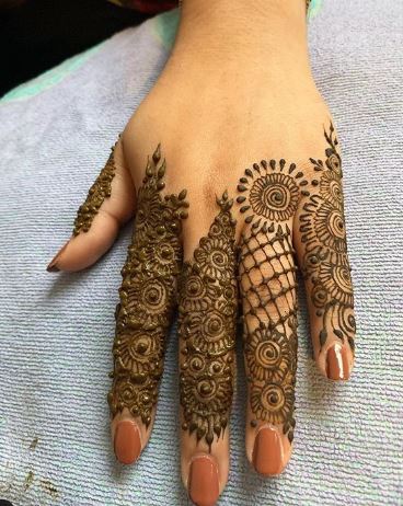 decent mehndi design