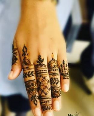 decent mehndi design