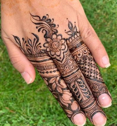 decent mehndi design