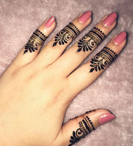 decent mehndi design