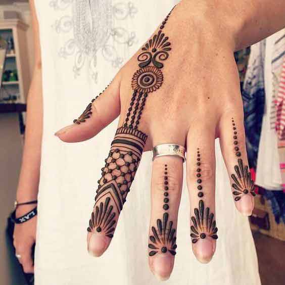 decent mehndi design