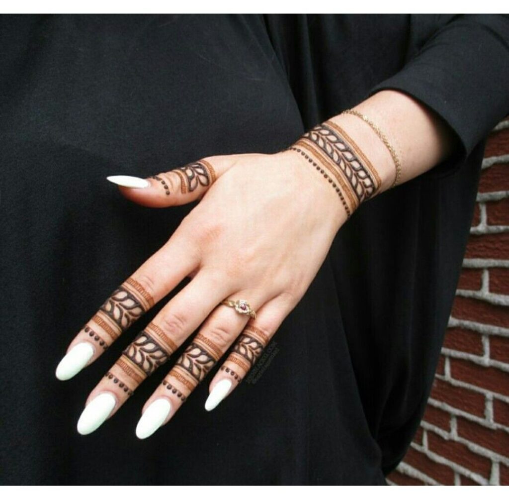 decent mehndi design