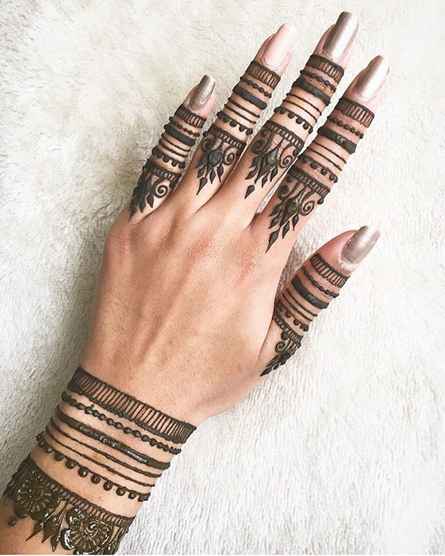 decent mehndi design