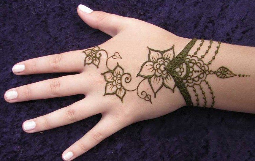 decent mehndi design