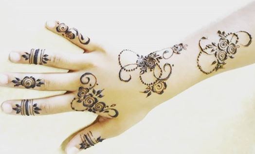 decent mehndi design