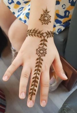 decent mehndi design