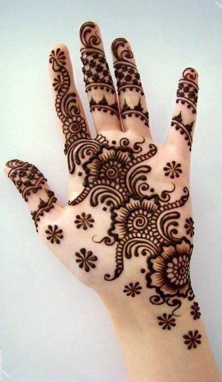 decent mehndi design