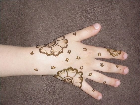 decent mehndi design