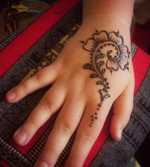 decent mehndi design