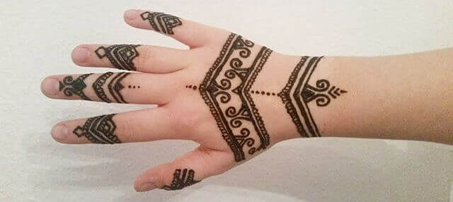 decent mehndi design