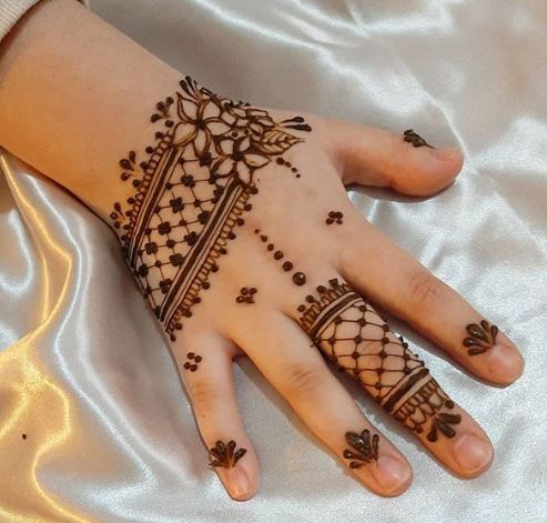 decent mehndi design