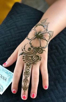 decent mehndi design