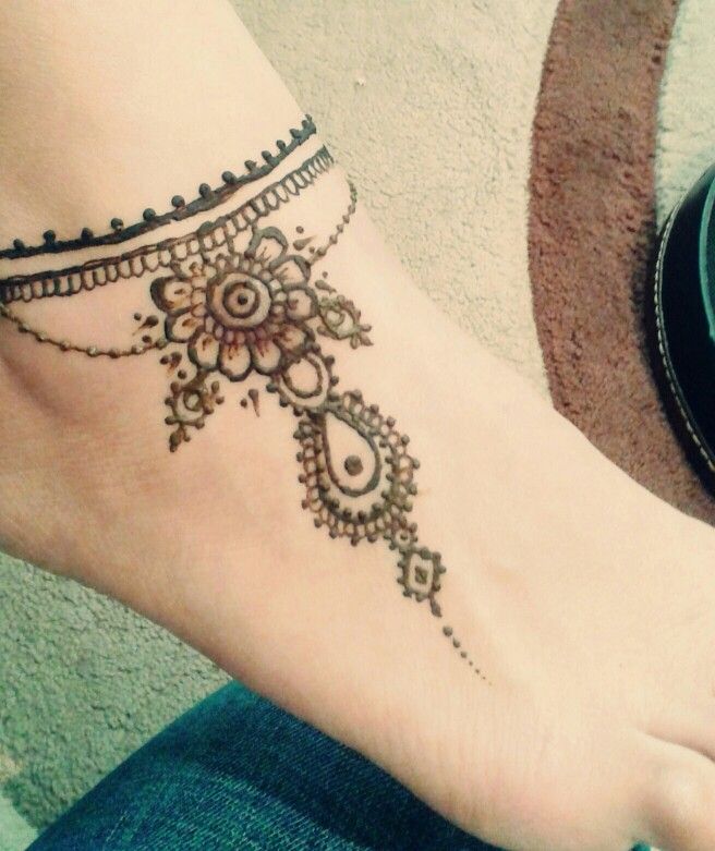 Minimalistic Mehndi Designs