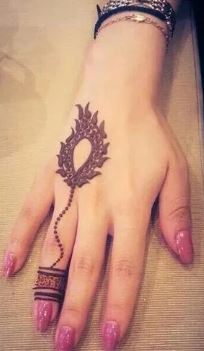 Minimalistic Mehndi Designs